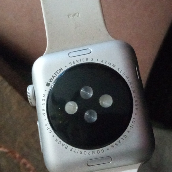 Apple watch and charger - Picture 4 of 4